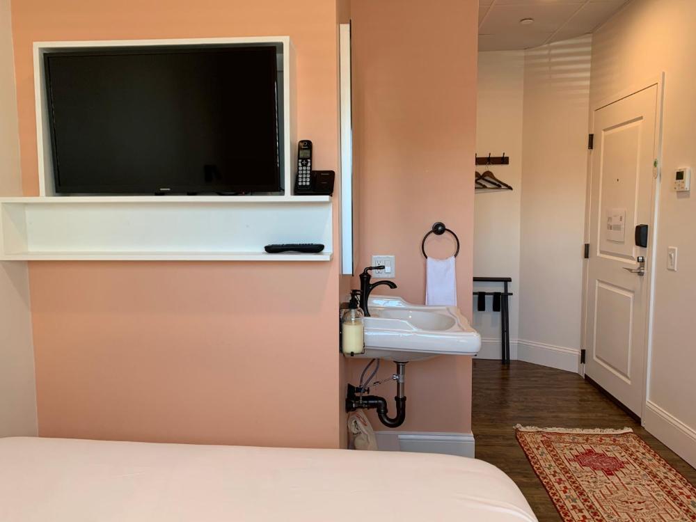 Queen Room - Disability Access interior
